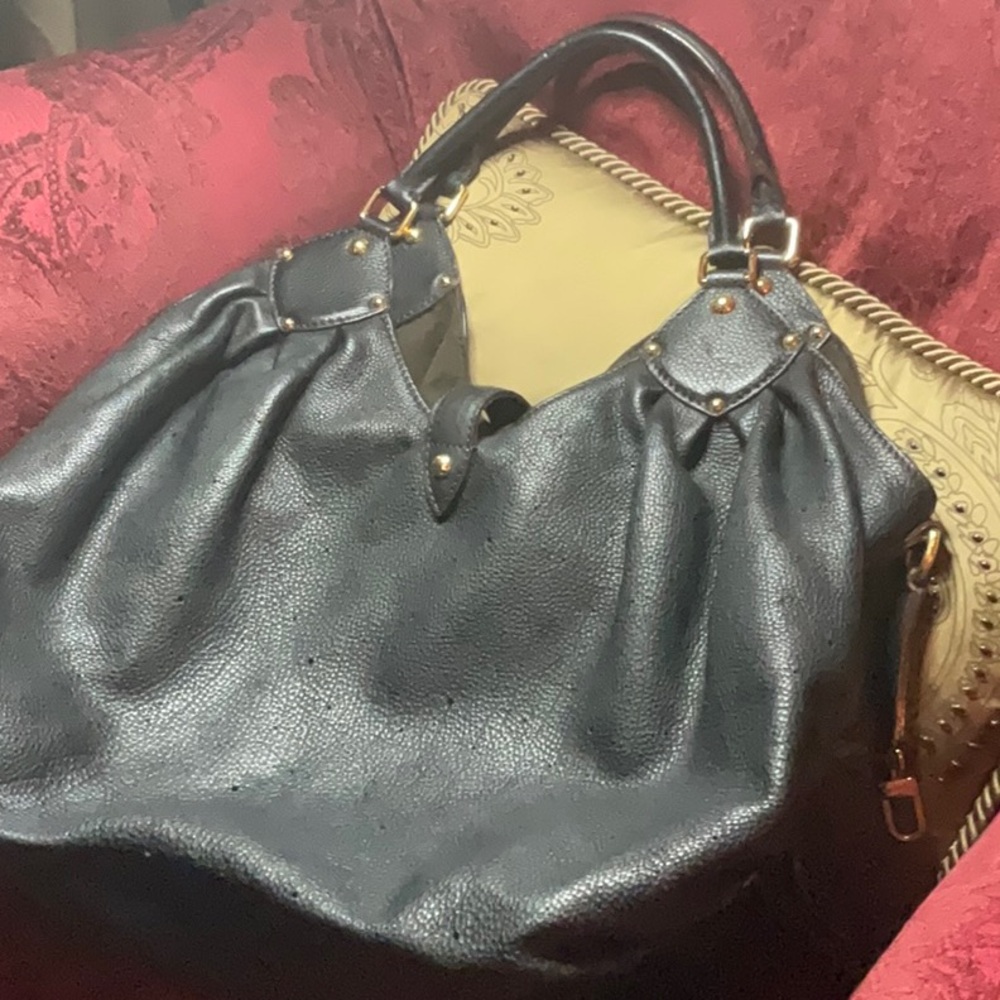 AUTHENTIC LV Mahina Black Leather Handbag - Picture 2 of 12